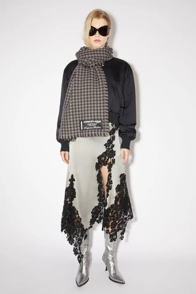 Acne Studios Houndstooth Wool Scarf Greylight Grey Men Scarves Acne Studios Houndstooth Wool Scarf Greylight Grey Men Scarves