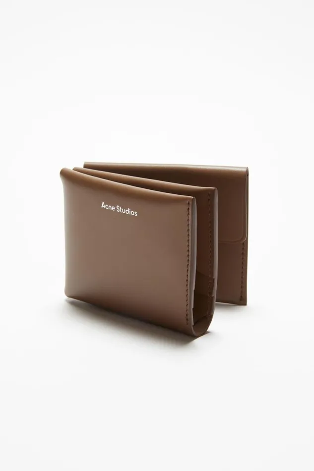 Acne Studios Leather Trifold Wallet Camel Brown Women Small Leather Goods Acne Studios Leather Trifold Wallet Camel Brown Women Small Leather Goods