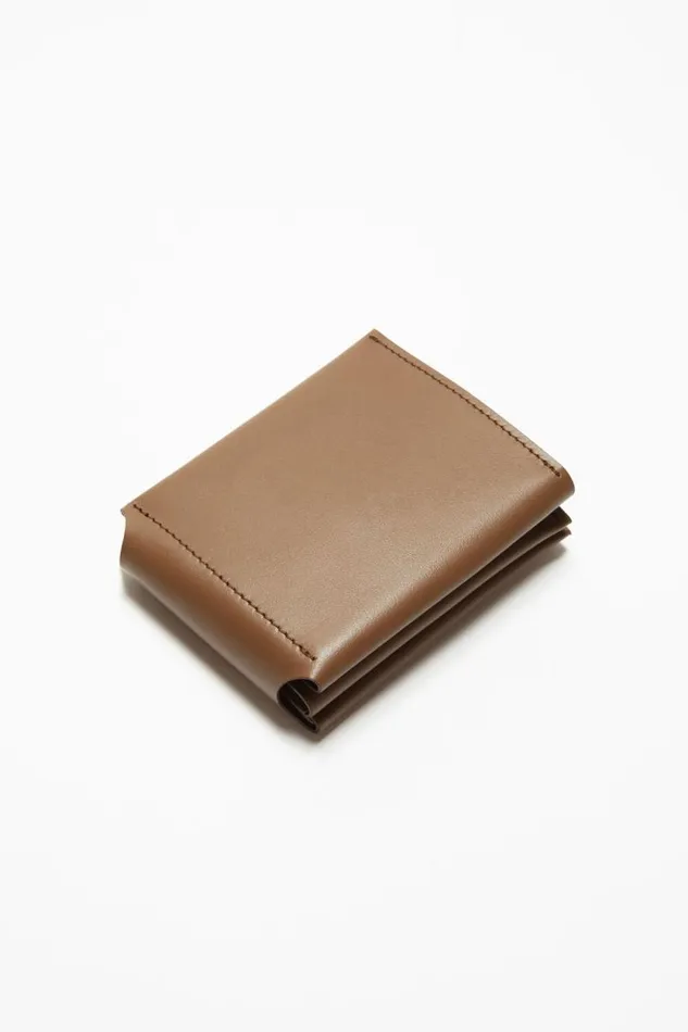 Acne Studios Leather Trifold Wallet Camel Brown Women Small Leather Goods Acne Studios Leather Trifold Wallet Camel Brown Women Small Leather Goods