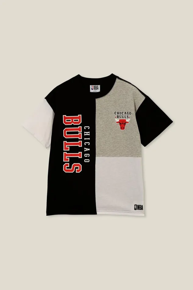 Boys 214 Tops and TShirts Cotton On License Quinn Short Sleeve Tee Lcn Nba Blackchicago Bulls Colour Block