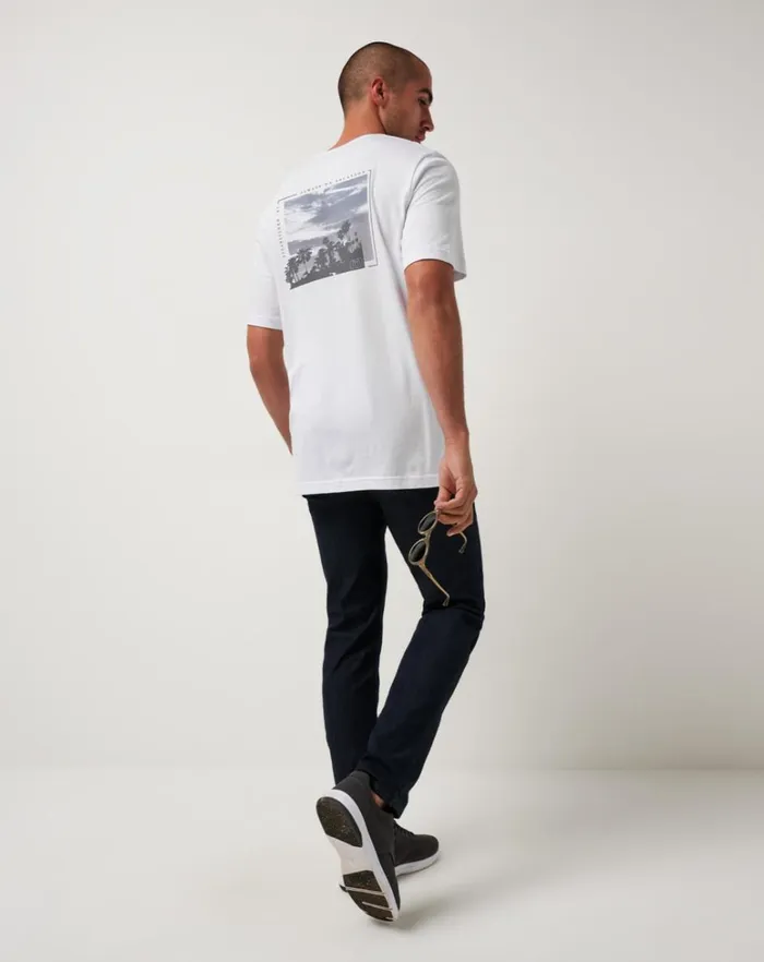 Men Tees TravisMathew JURASSIC CANYON TEE White Men Tees TravisMathew JURASSIC CANYON TEE White