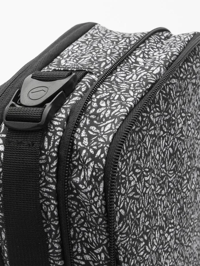 WomensKids Bags and Backpacks Volcom Lil Bite Lunchkit 8211 BlackWhite