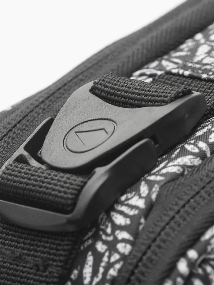 WomensKids Bags and Backpacks Volcom Lil Bite Lunchkit 8211 BlackWhite
